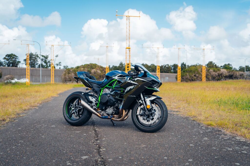promo-gallery-kawasaki-ninja-h2-01